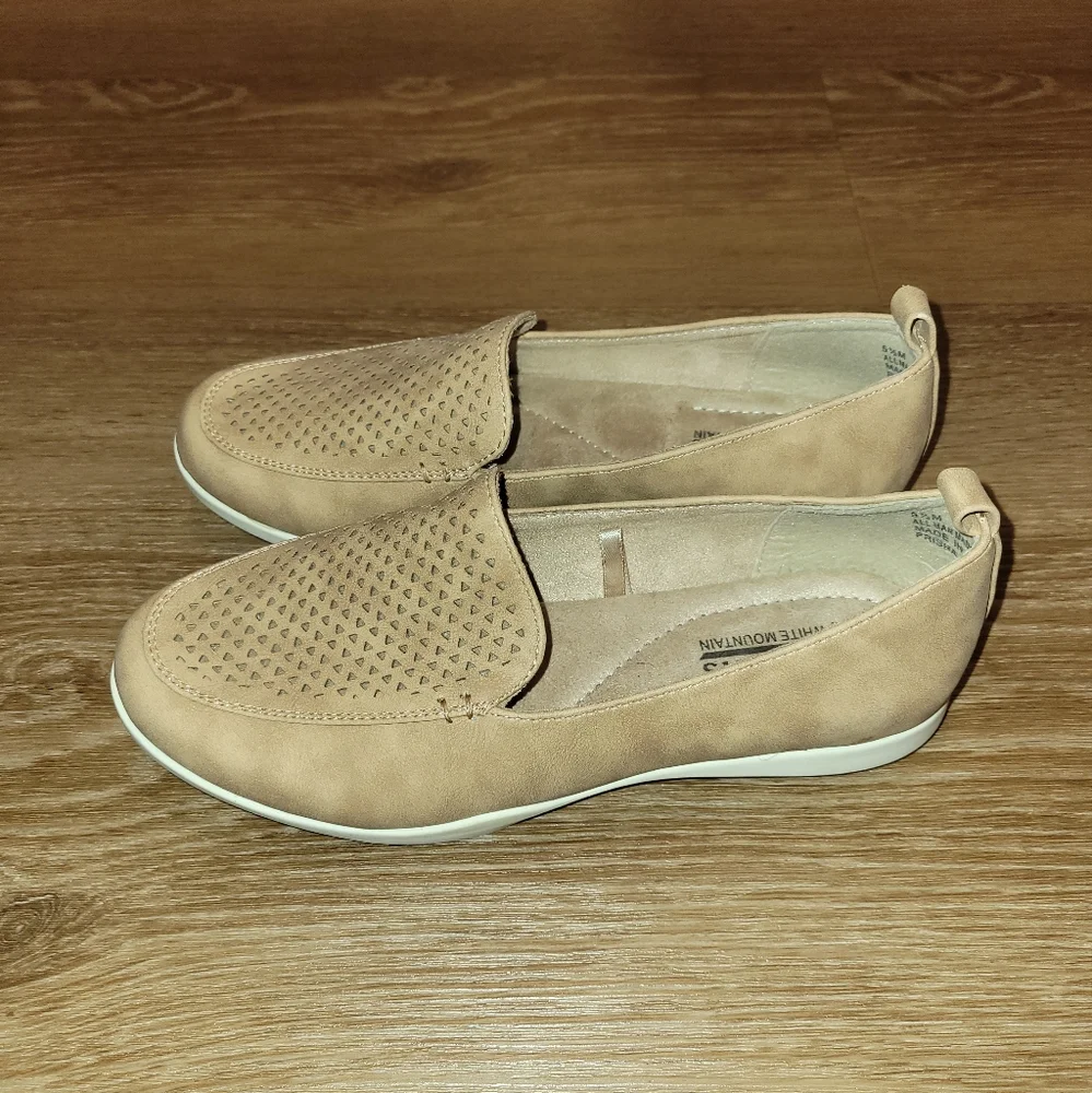 Cliffs by White Mountain Prisha Tan Eyelet Comfort Loafers Womens Size 5.5 M new